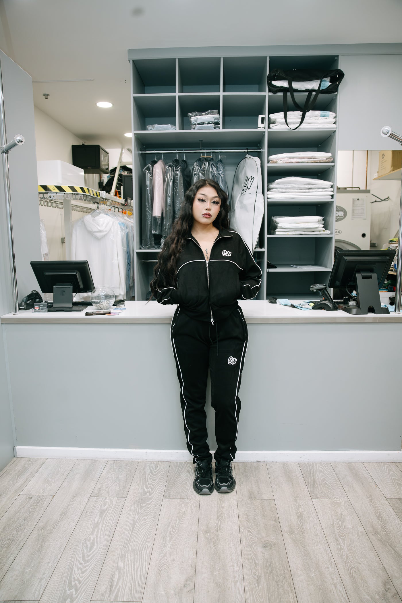 WOMEN'S VELOUR JOGGERS | BLACK